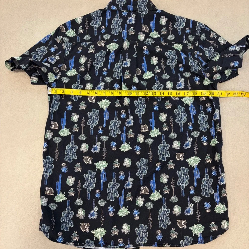 The North Face Medium‎ Black Cactus Desert Print Short Sleeve Button Up Shirt